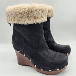 Ugg Carnegie Size 9 Black Boots Leather Shearling Cuffed Heeled Platform Wedge